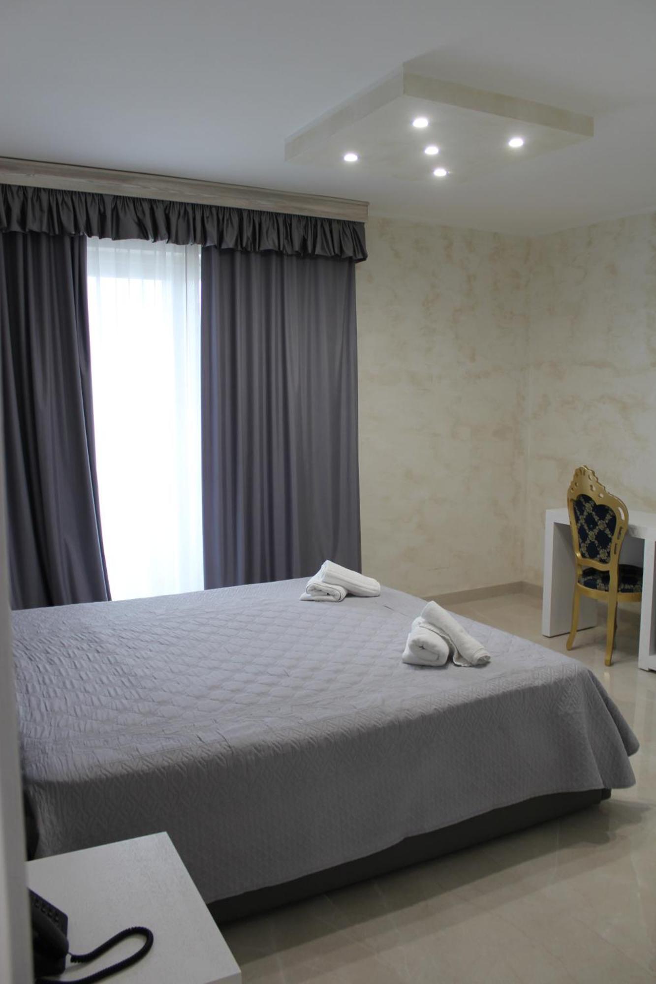 Large Double Room Annex,1527183136:JPEG